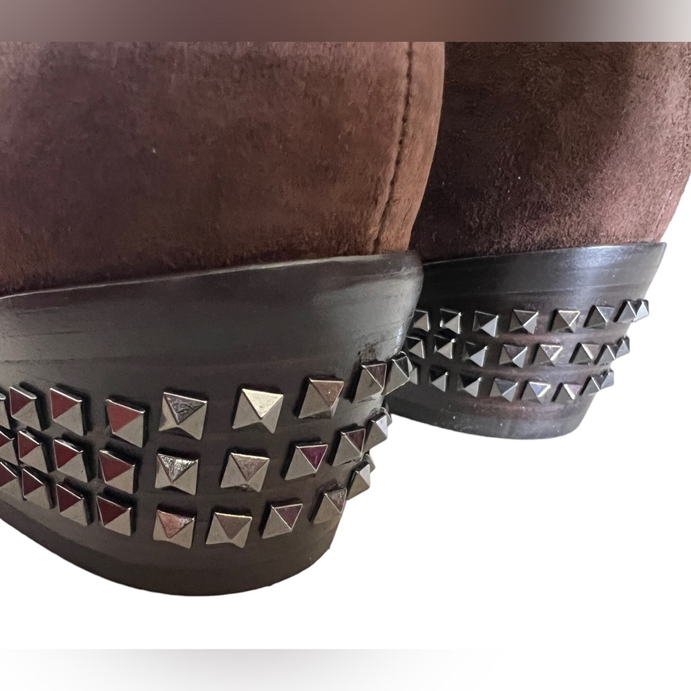 🤎 NIB! Donald Pliner Suede Stud Booties - Picture 11 of 13